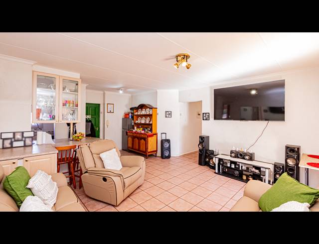 3 BEDROOM TOWNHOUSE FOR SALE IN ALBERTON NORTH